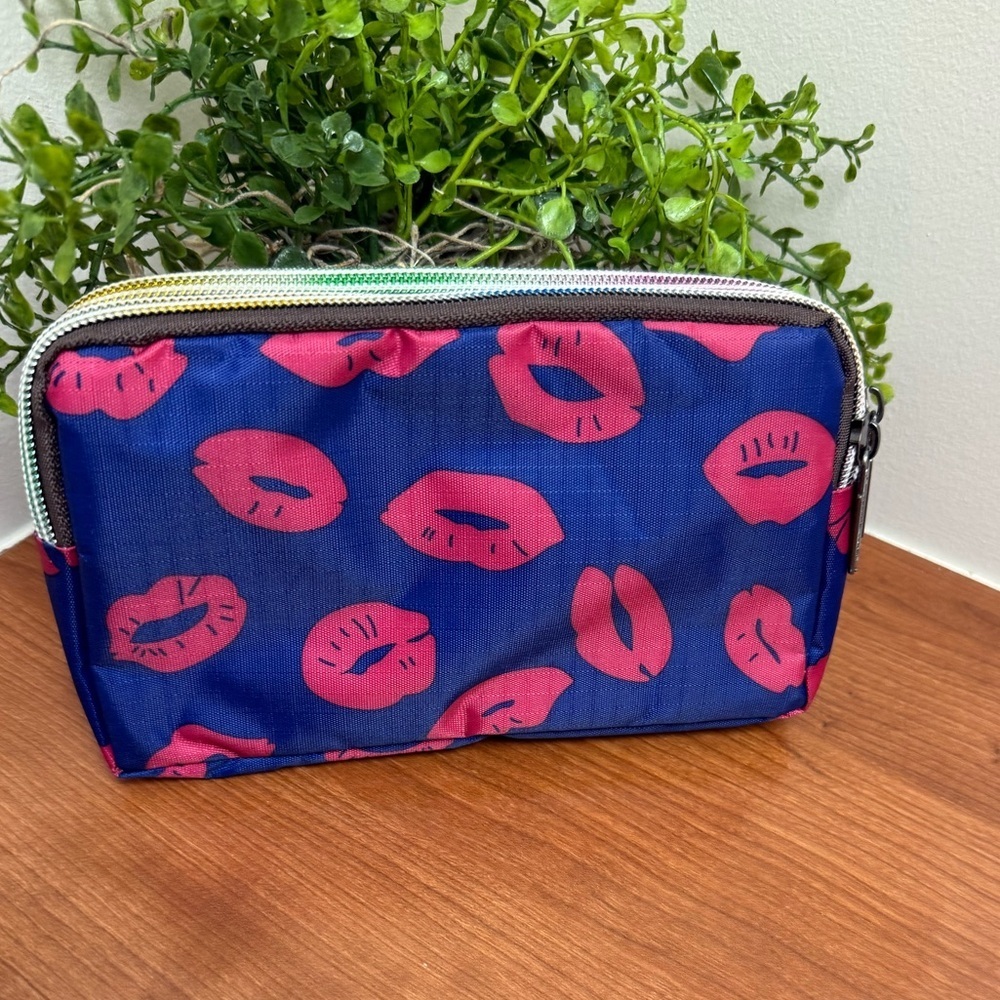 Lipstick Lips Cosmetic Bag Rainbow Zipper NWOT